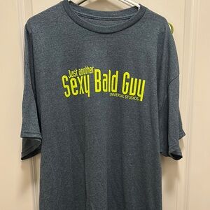 Universal Gray and Yellow Short Sleeve Tee with Bold Graphic